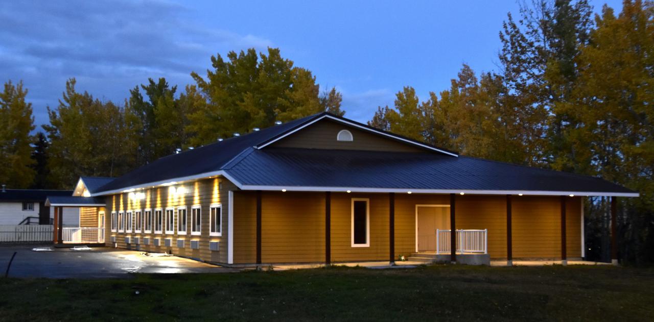 The Lion Inn & Suites Chetwynd Exterior photo